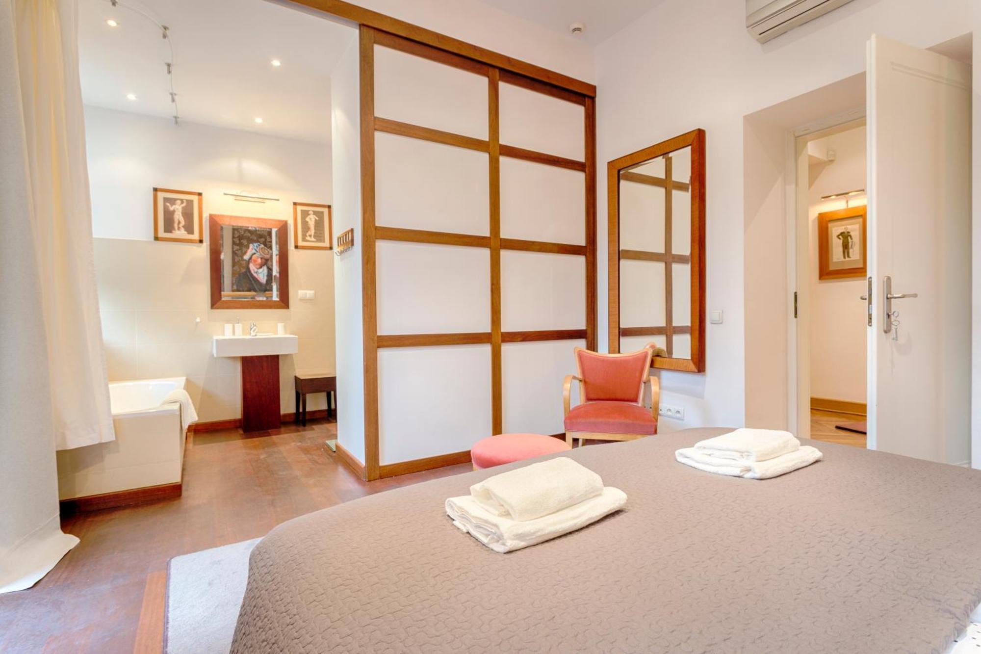 Tyzenhauz Apartments Krowoderska Street Krakow Dış mekan fotoğraf